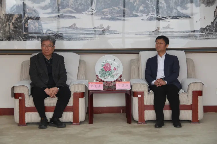 Shandong LANO coopera com o professor KWAK, Moon Kyu, Ph.D. e o representante Liang Tongho da Universidade Dongguk, Coreia do Sul, para realizar intercâmbios e cooperação na área de controle de ruído com a Universidade Shandong Jianzhu